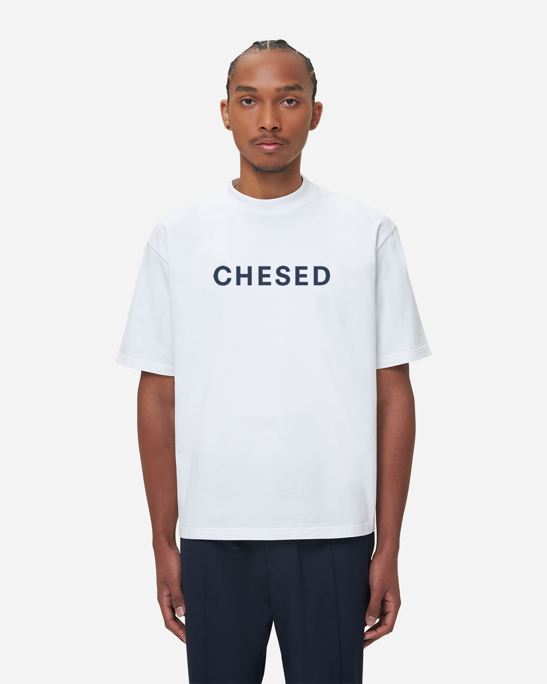 The Chesed, Logo T-shirt is cut to a relaxed fit on hip length. Crafted from heavyweight jersey cotton.